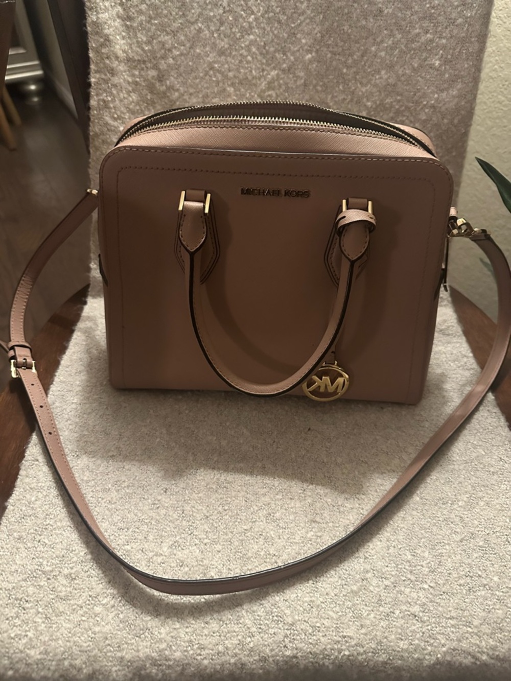 MICHAEL KORS Mauve Pink Leather Satchel with Gold Hardware - Picture 4 of 7